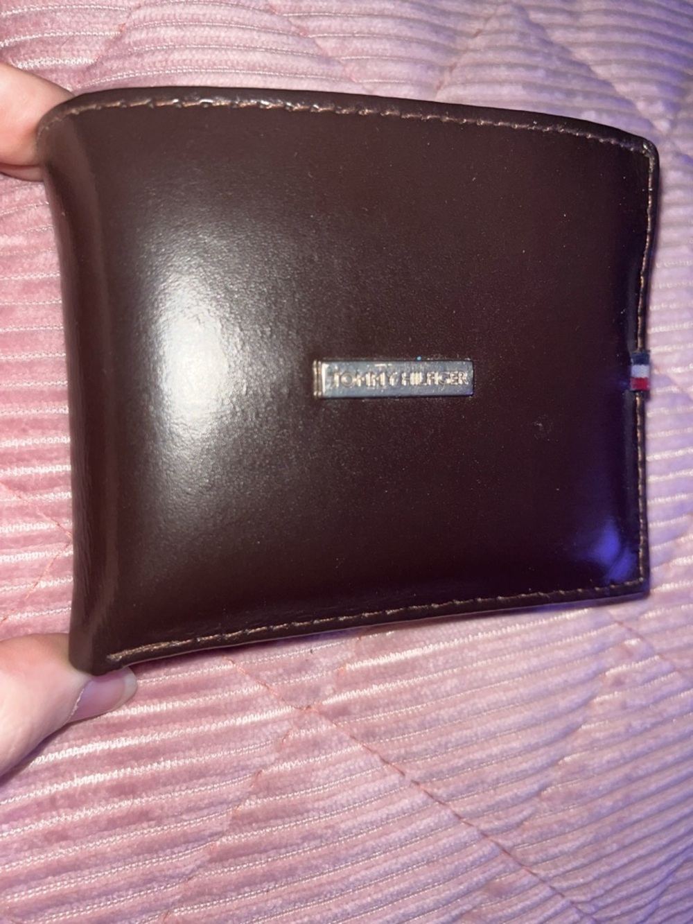 Tommy Hilfiger Men’s Dark Brown Leather Bi-Fold Wallet with Signature Trim